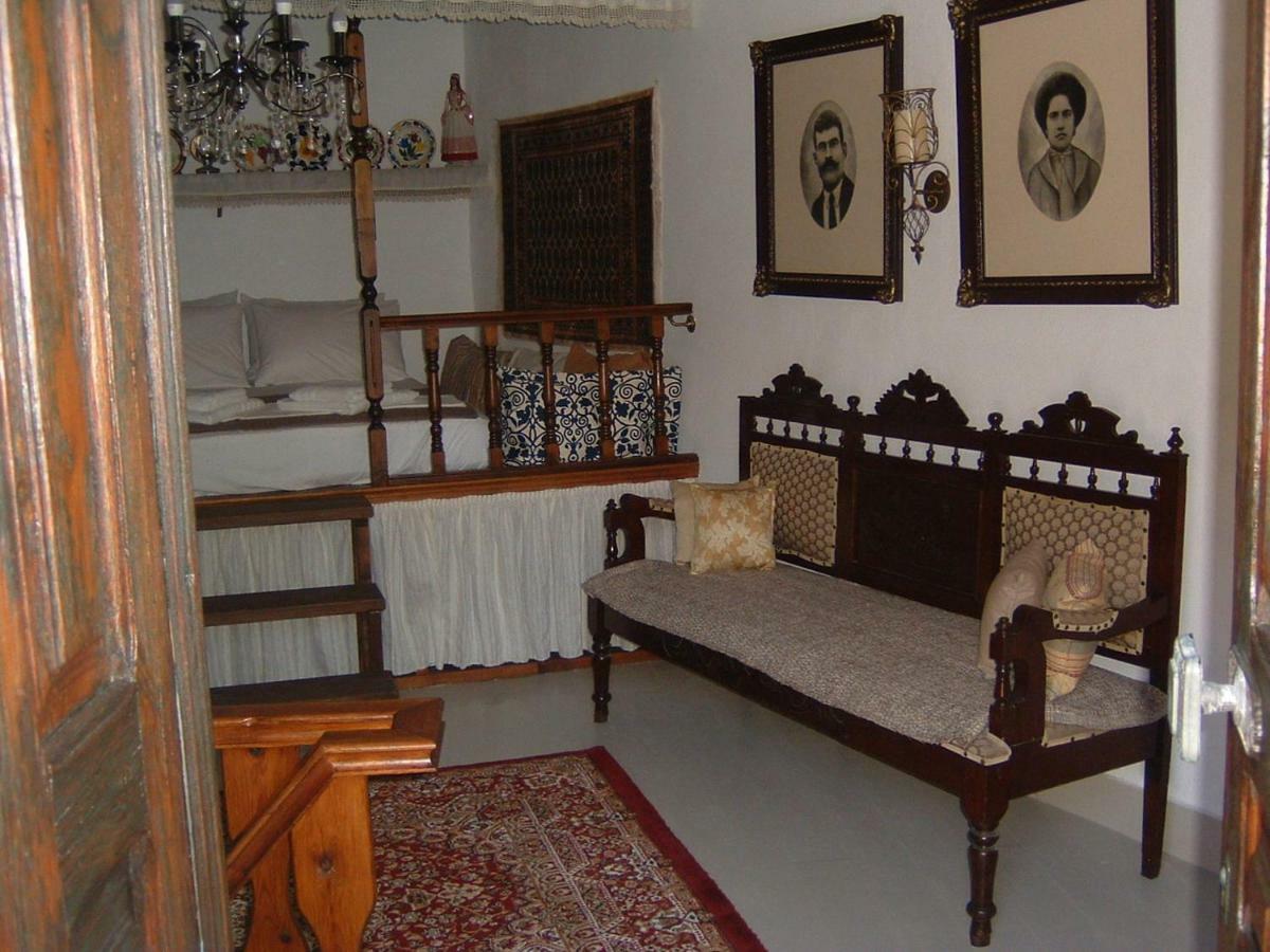 Yiayia'S Home Chalki Town Exterior photo
