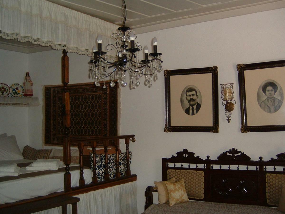 Yiayia'S Home Chalki Town Exterior photo