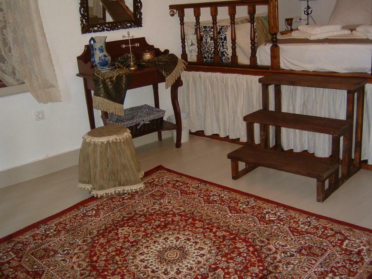 Yiayia'S Home Chalki Town Exterior photo